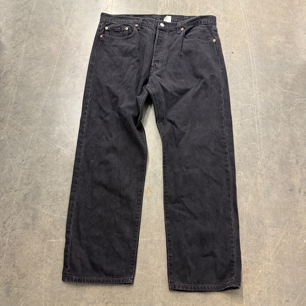 Vintage Levis 501 Mens Black Jeans Straight Leg Button Fly Denim 38x30 - Picture 4 of 7